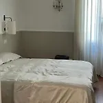 Mia Centro *